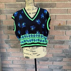 Urban Revivo Chic V-Neck navy and green floral Sweater Vest Size Medium NWT